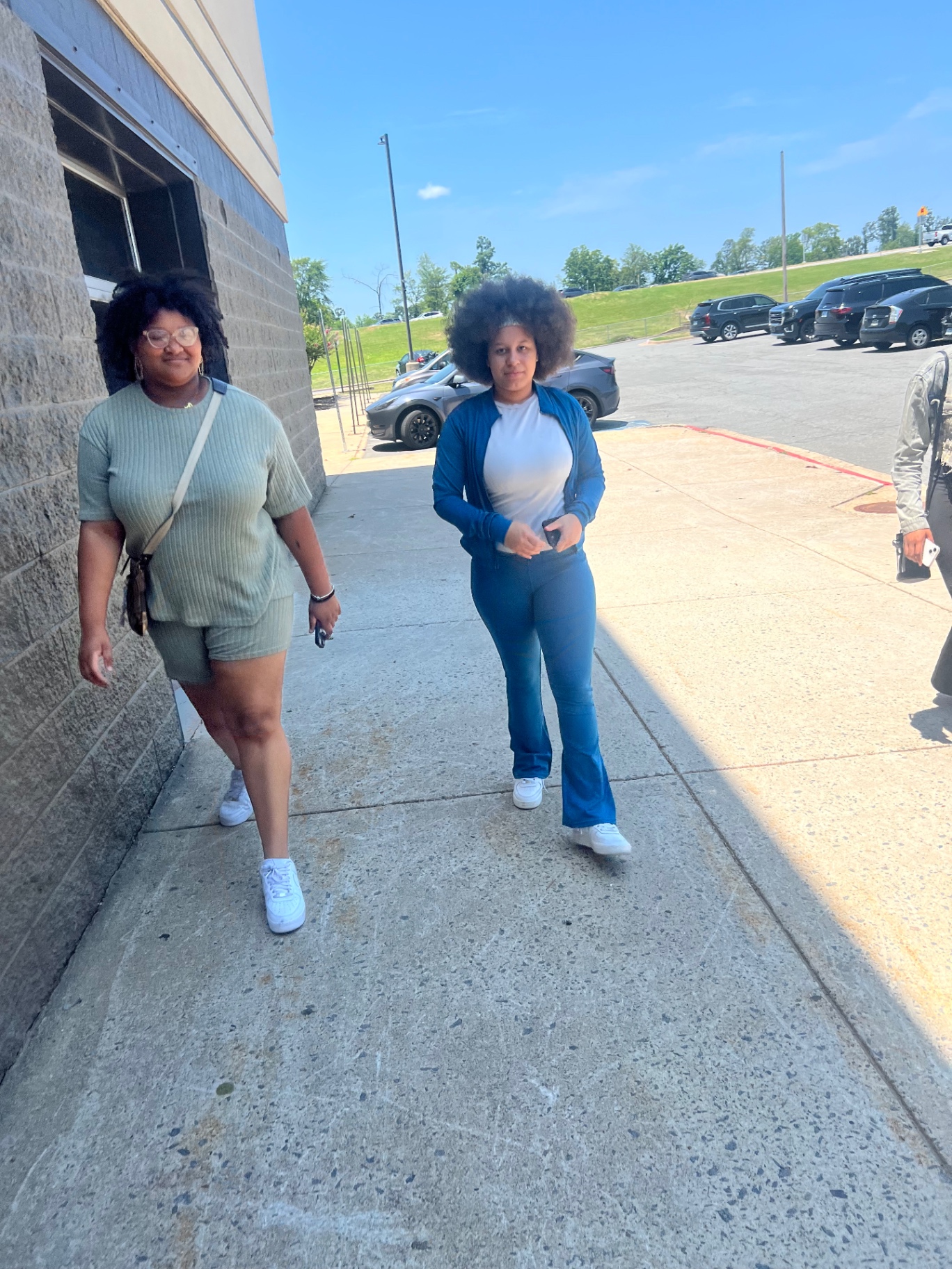 Students arriving for a community site visit