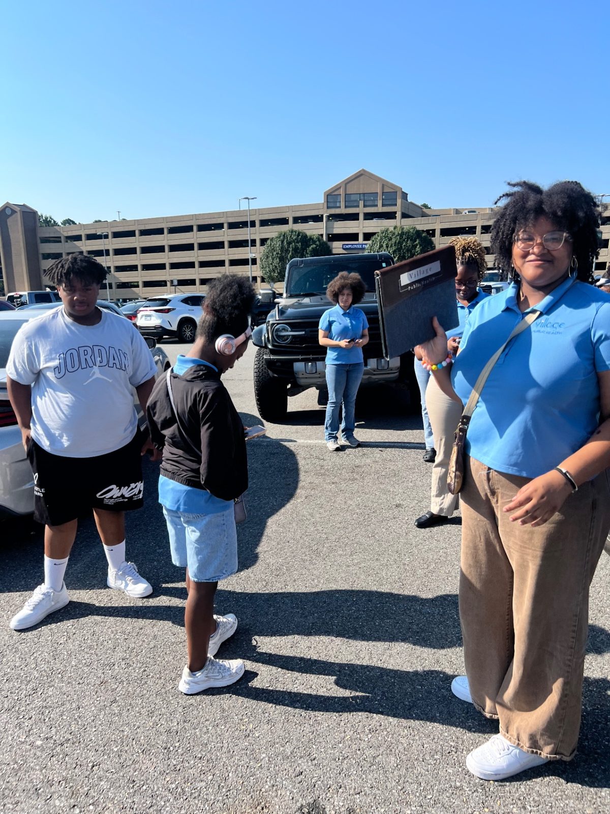 Summer Institute students arriving for a field visit